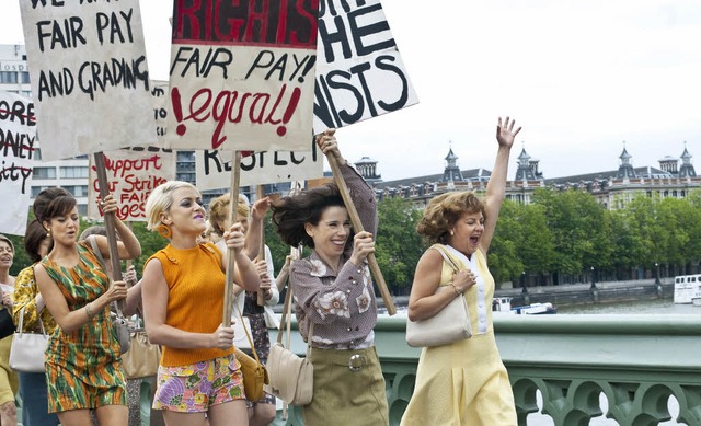 Frauenpower: Sally Hawkins (Mitte) im Kreis der Demonstrantinnen  | Foto: tobis