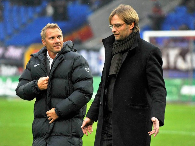 Dortmunds Trainer Jrgen Klopp (rechts...iner Thorsten Fink dagegen eher nicht.  | Foto: dpa