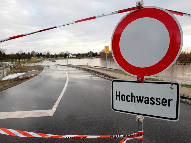 Gespannte Lage in Thringen: Mehrere S...anz groe Flut ist aber noch nicht da.  | Foto: dpa