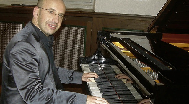 Mit virtuoser Klavierliteratur ins Neu... Georgi Mundrov im Alten Schloss Wehr.  | Foto: roswitha frey