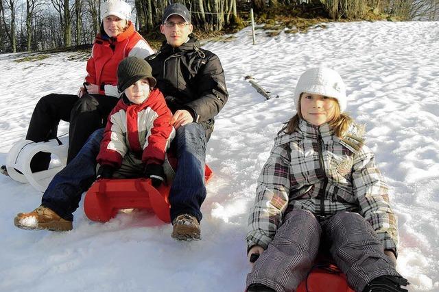 Der Schnee reichte gerade noch fr die Rodelparty