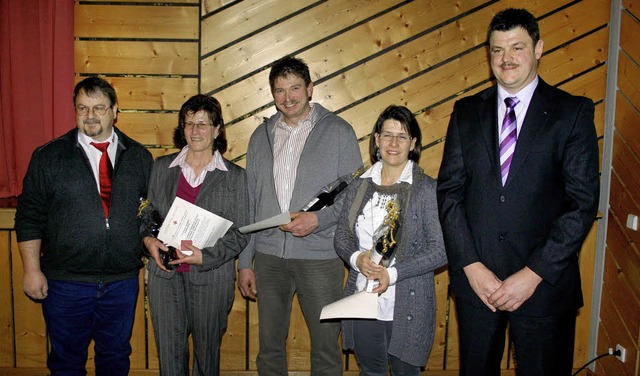 Blutspender ehrten v.l. DRK-Ortsverein...einhold Dei und  Karin Dei-Lttner.   | Foto: Gerd Sutter