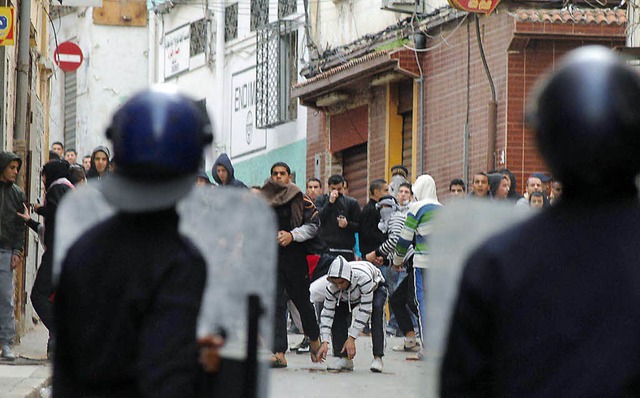 Aufruhr in der   algerischen Stadt Oran   | Foto: DPA