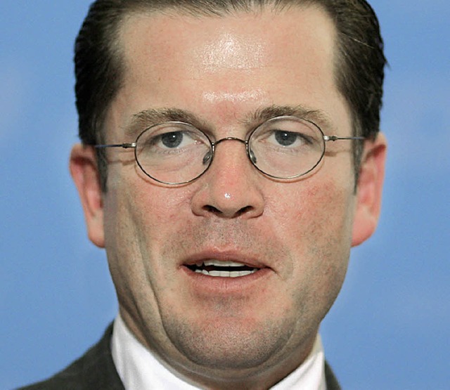 Minister zu Guttenberg  | Foto: dpa