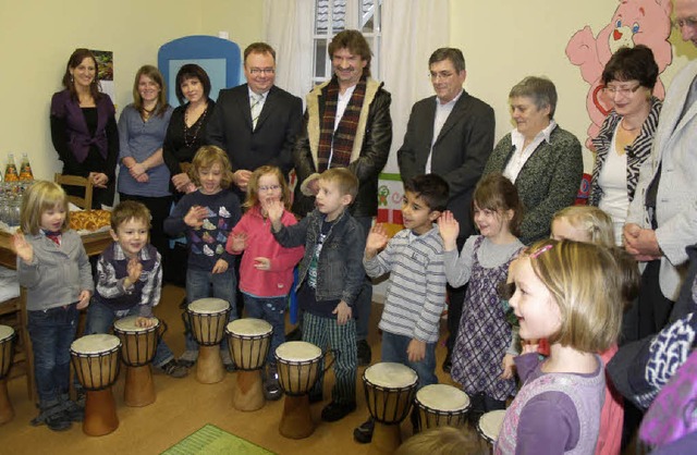 Mit viel Spa umrahmten der Kinderchor...emonie fr die neue Kindertagessttte.  | Foto: Aribert Rssel