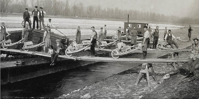 Lange ist&#8217;s her: als Rheinarbeit... Schwanau noch Schiffe beladen haben.   | Foto: archivbild: martin frenk