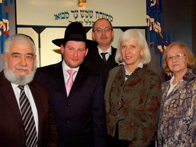 v.l.: Landesrabbiner B. Soussan, Rabbi...luhm, Gemeindevorsitzende H. Scheinker  | Foto: Nikolaus Trenz