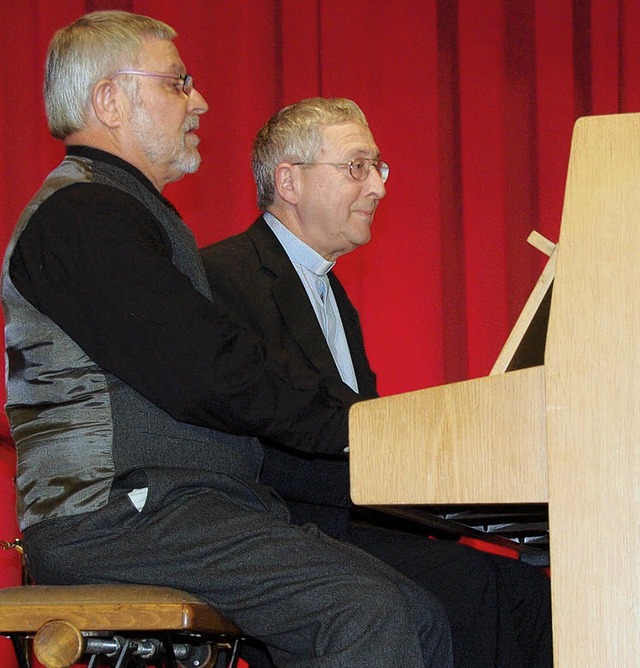 kumenisches Klavierspiel: Pfarrer Pet...arts &#8222;Kleine Nachtmusik&#8220;.   | Foto: agnes pohrt