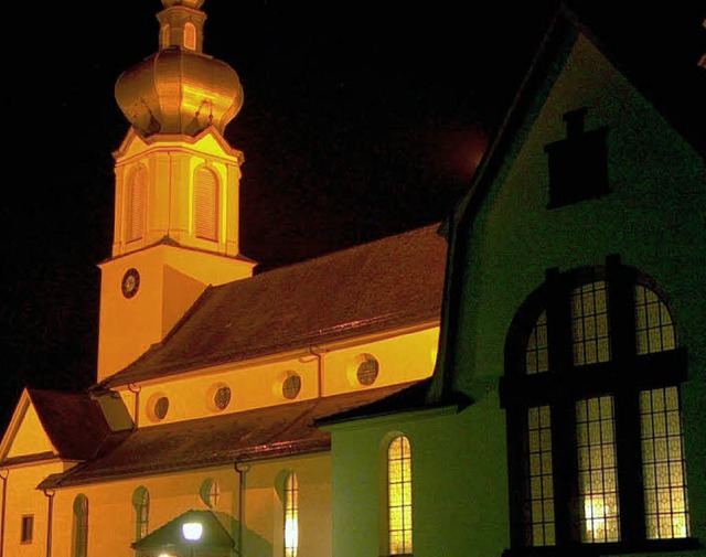 Beide Kirchen (links Sankt Martin, rec...rlass an Mitgliedern hinnehmen mssen.  | Foto: hansjrg bader/Michael gottstein