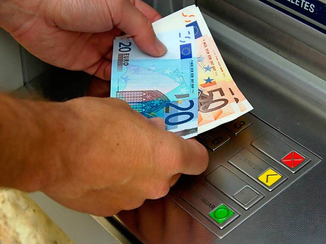 Geldautomaten: Fremdgehen hat weiter seinen Preis.  | Foto: LianeM - Fotolia