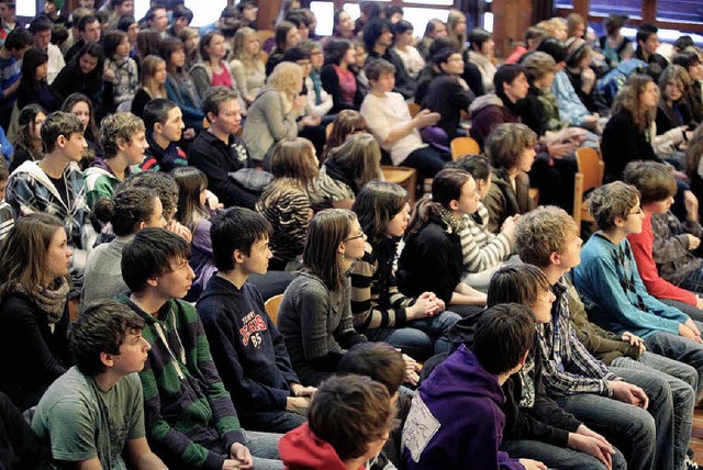 Aufmerksames Publikum: Schler bei Theater im Brgerhaus  | Foto: christoph breithaupt