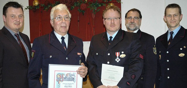 Ehrung fr  langjhrigen Dienst in der...tl und Gesamtkommandant Stefan Frle   | Foto: Brigitte Chymo