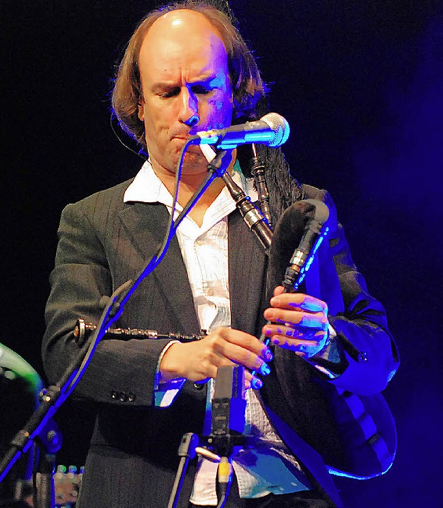 Carlos Nunez begeistert mit seinem  Dudelsackspiel.   | Foto: G. Siefke