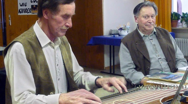 Garanten fr beste Stimmung: Gnter Wa...tzither sowie Heimatdichter Hans Ruf.   | Foto: klaus brust