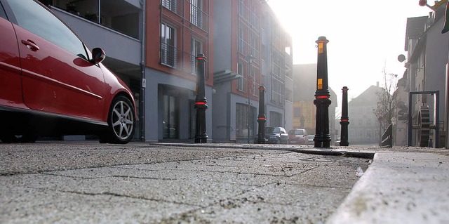 Die Poller in der Wehrer Hauptstrae sind ein Hindernis  | Foto: Michael Krug