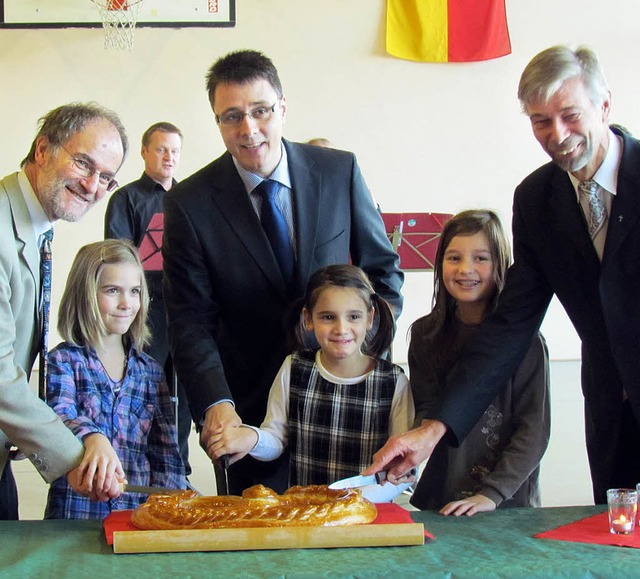 Frhliche Gesichter beim Neujahrsempfa...arkus Rees und Pfarrer Thomas Denoke.   | Foto: Beatrice Scherer