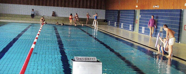 Saniert gehrt das Hallenbad in Maulbu...aushalt stehen Planungsmittel bereit.   | Foto: Angelika Schmidt