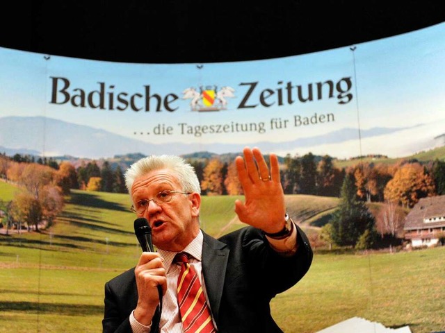 Winfried Kretschmann beim Podiumsgespr...hen Zeitung im  Freiburger Paulussaal.  | Foto: seeger