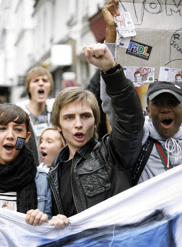 Vergangenen Herbst protestierten Jugendliche  in Paris gegen die Rentenreform.   | Foto: dpa