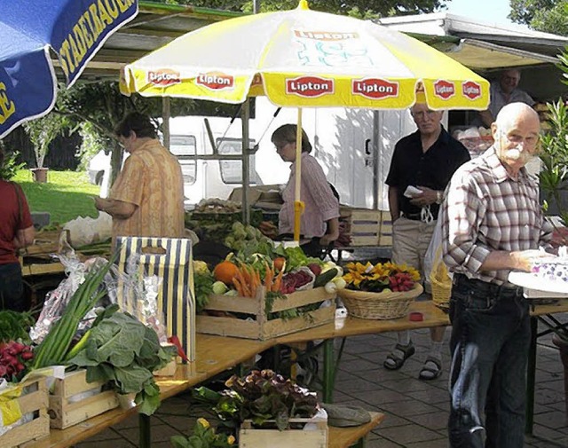 Marktmeister Gnter Speck (rechts) am Ort des Geschehens.   | Foto: ARCHIV