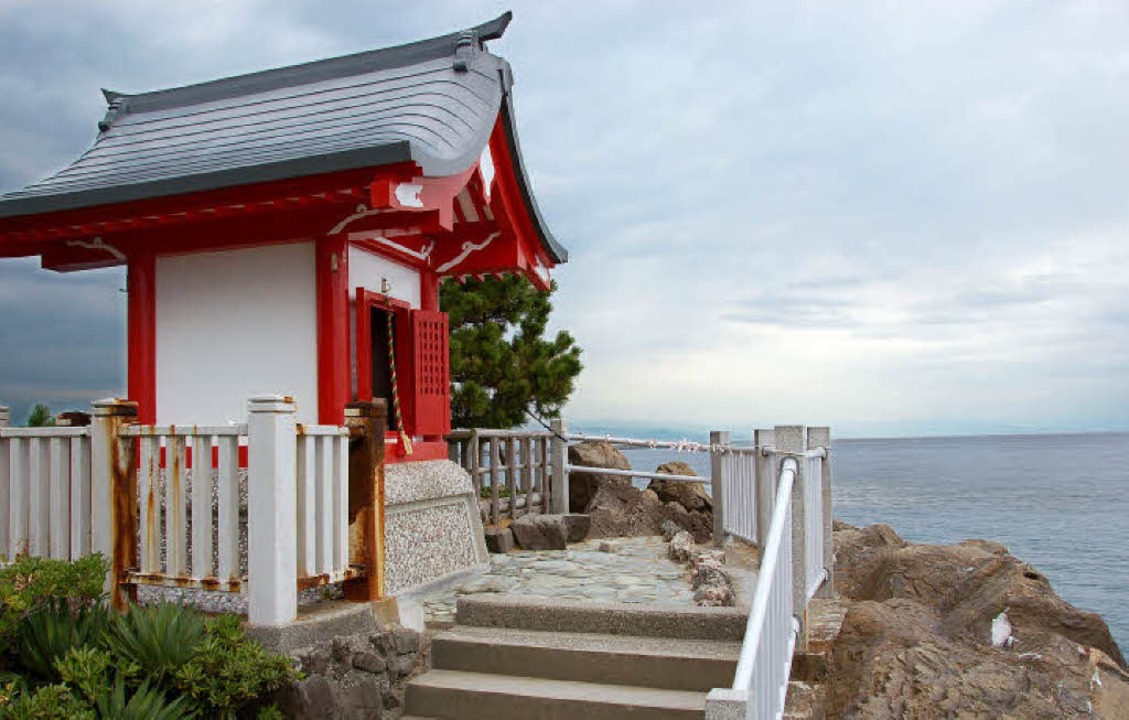 Shikoku ist reich an religiösen Stätte...t am Strand von Katsurahama bei Kochi.  | Foto: Jens Schmitz