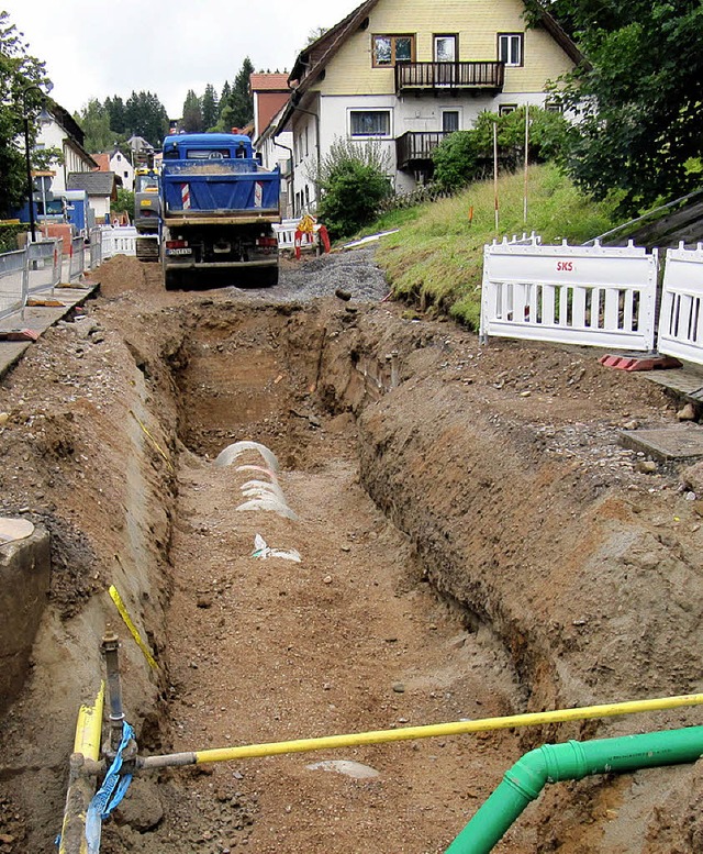 Viele Rohre werden auch in diesem Jahr in Titisee-Neustadt vergraben.   | Foto: T. Winckelmann