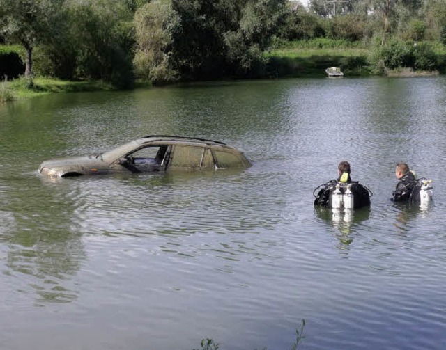 Im Sommer 2009: Gestohlenes Auto im Oberschopfheimer Baggersee   | Foto: polizei