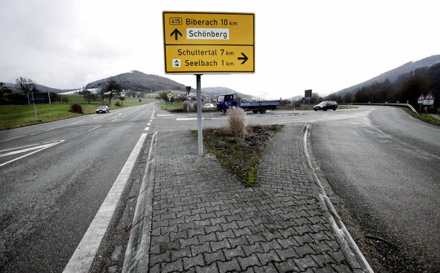 Noch in diesem Jahr soll der Dreispitz zu einem Kreisverkehr umgebaut werden.   | Foto: Christoph Breithaupt