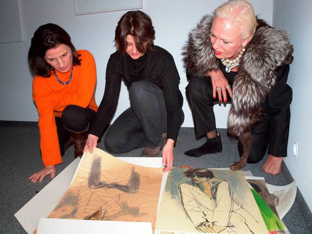 Grimms Mdchen blttern in Erinnerunge...oller, Meike Fehr, Brigitte Hagmayer.   | Foto: Michael Haberer