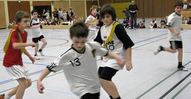 Gymnasiasten beim Sportspieltag.  | Foto: Monika beha