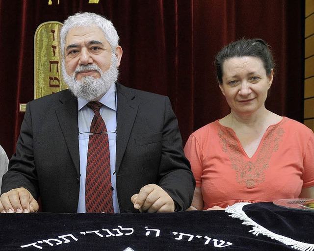 Noch Seite an Seite: Der Rabbiner und  Irina Katz.   | Foto: Ingo Schneider
