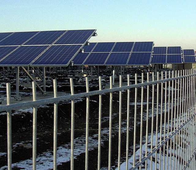 Seit einem Monat in Betrieb: Solarstrompark auf dem frheren Eternit-Gelnde   | Foto: mario schneberg