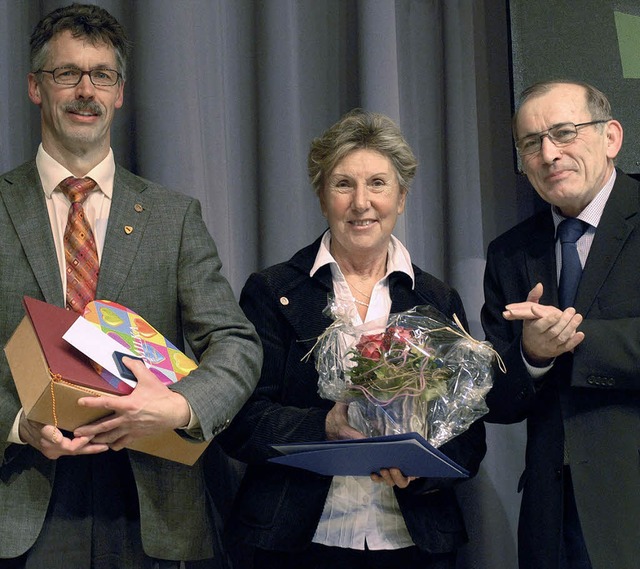 Auszeichnung mit Herz: Verena Kimmel (...eprsidenten Volker Seitz   geehrt.     | Foto: matthias kaufhold