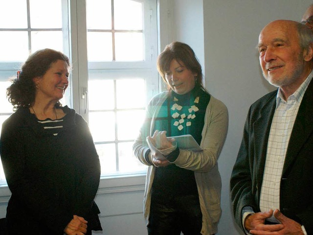 Fritz Kendel (rechts) und Friederike Z...e Arbeiten von Lydia Clarke-Hoenninger  | Foto: hans-jrgen trul