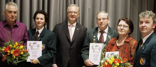 Zwei neue Ehrenmitglieder beim Musikve... Elfriede Hirzler und Edgar Gerhart     | Foto: Ilona Hge
