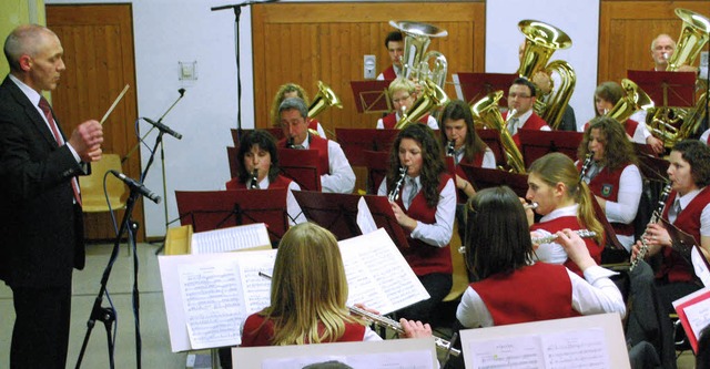 Der Musikverein Tannenkirch unter der ...ab ein  anspruchsvolles Jahreskonzert.  | Foto: Thomas Loisl Mink