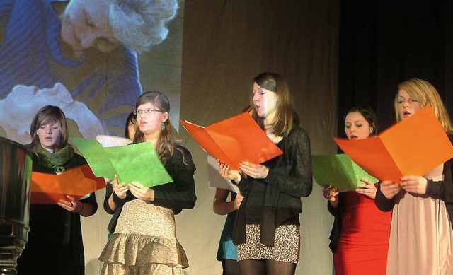 Die jungen Sngerinnen aus der Gesangs...hren und italienischen Schlagerhits.   | Foto: Roswitha Frey