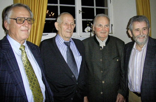 Vorsitzender Berthold Josko wrdigte A...vorsitzender Karl Herzog (von links).   | Foto: Johanna Hgg