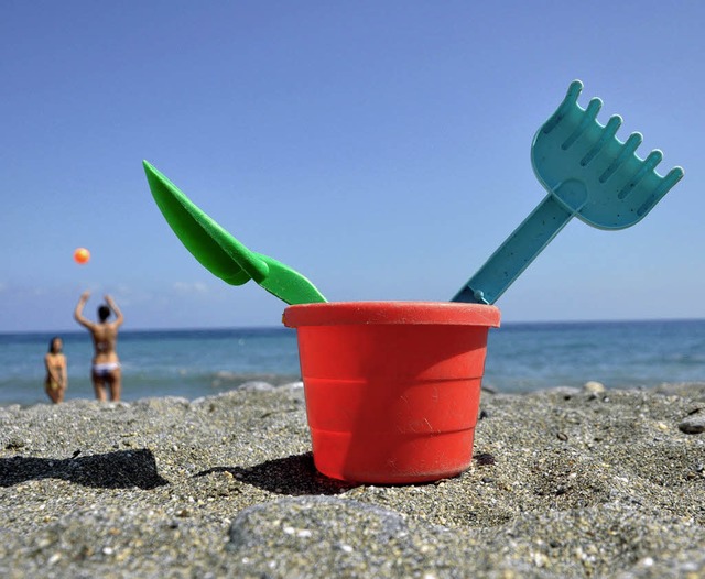 Strandvergngen oder Stdtereise? Das ist nur eine von vielen Urlaubsfragen.   | Foto: dpa