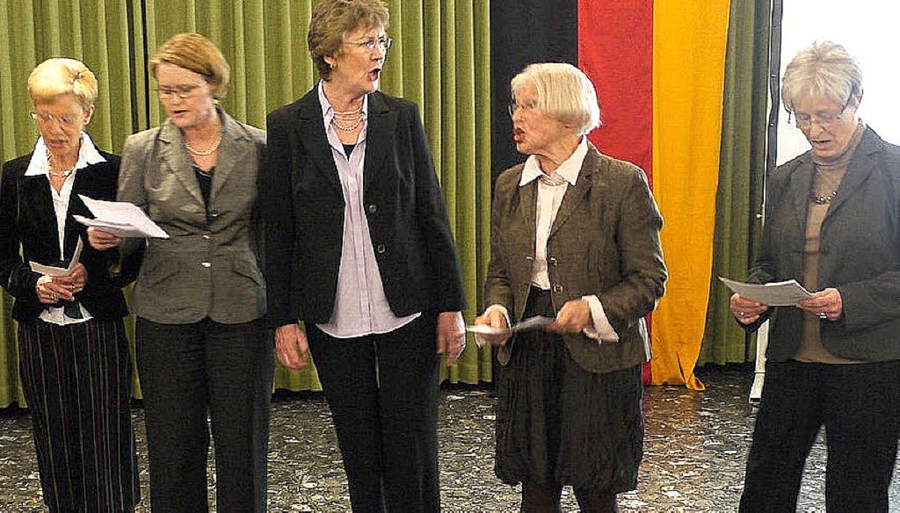 Die Damen des Konversationskreises des...ft sich einmal im Monat in Waldkirch.   | Foto: Fotos: Eberhard Weiss
