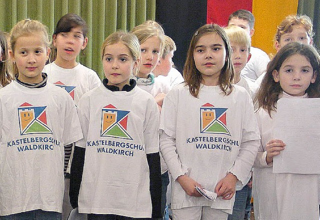 Zukunft der Partnerschaft: Der Kinderc...ahrsempfang mit franzsischen Liedern.  | Foto: Eberhard Wei