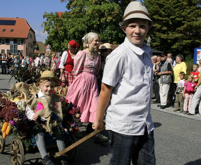 Die Kinder der Kolpingsfamilie Rotzing... spter zum Erntedankumzug in Grwihl.  | Foto: Archivfoto: Peter Schtz