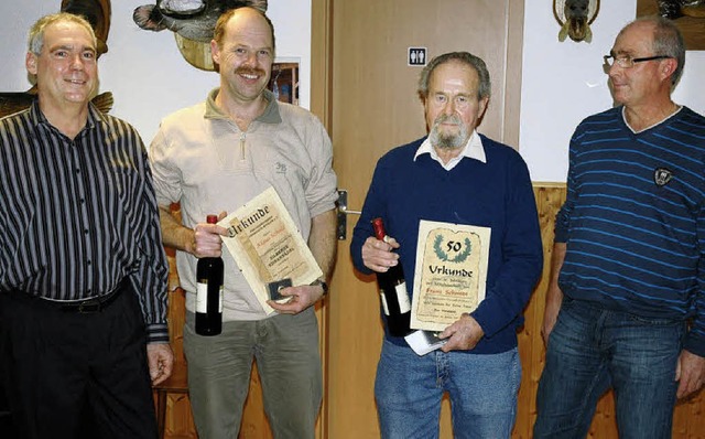 Vorsitzender Werner Lmmlin (von links...tzenden der Fischer,  Klaus Leisinger   | Foto: Albert Greiner