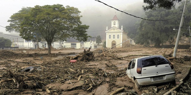 Eine Stadt im Ausnahmezustand: Schlamm...en Praca do Suspiro in Nova Friburgo.   | Foto: AFP