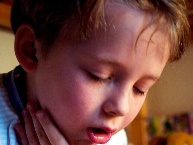 Hufig muss sich ein Kind im Vergiftungsfall bergeben.  | Foto: ddp