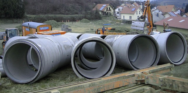 Riesige Betonrohre mit einem inneren D...il künftig vor Hochwasser zu schützen. | Foto: Reiner Merz Riesige Betonrohre mit einem inneren D...il künftig vor Hochwasser zu schützen. | Foto: Reiner Merz