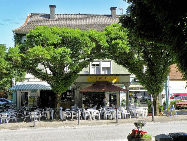 Auch das Eiscaf an der Maulburger Hau... Mittwoch zwangsversteigerten Besitz.   | Foto: Wolfgang Roth