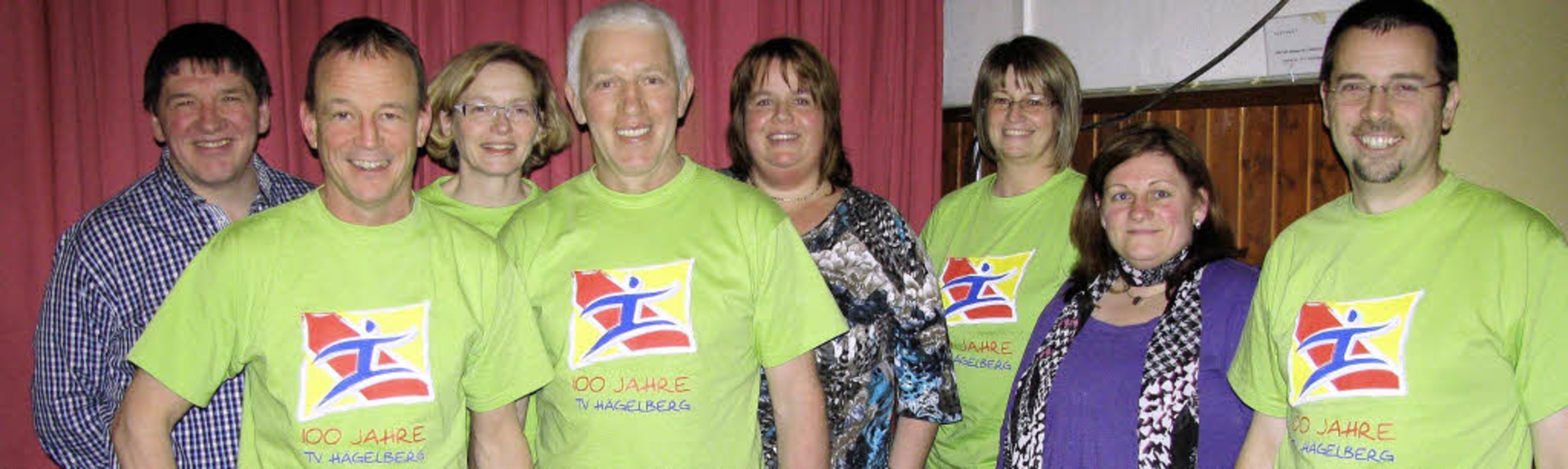 Schon mal die Jubilums-T-Shirts angezogen hat der Vorstand des TV Hgelberg.   | Foto: Erika Dietrich