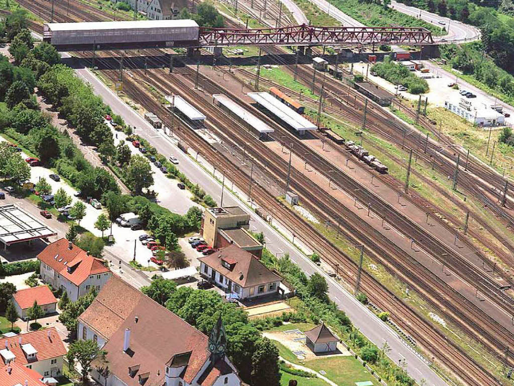 Heute: Bahnhof Weil am Rhein (Blick nach Süden) Heute: Bahnhof Weil am Rhein (Blick nach Süden)