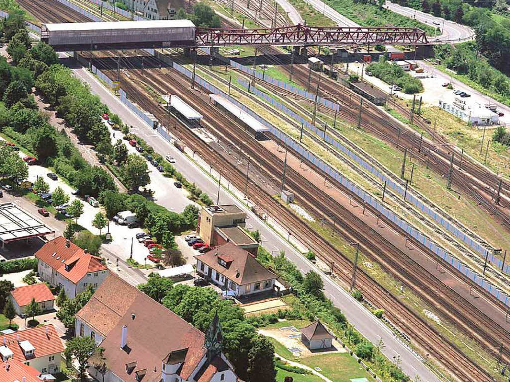 Knftig: Bahnhof Weil am Rhein (nach Sden) mit zustzlichen Schallschutzwnden